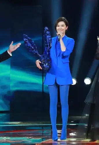 郁可唯再登蒙面舞台,化身"兔魔王"动情演绎《外面的世界》