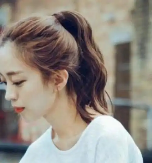 如何扎马尾:如何扎马尾头顶蓬松