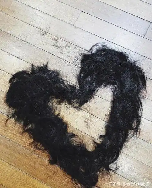 吴亦凡头发该剪了!剪完后的新照来了,花式碎发爱心你爱了吗?