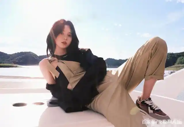 欧阳娜娜张子枫拍姐妹大片,互相依偎,太养眼了