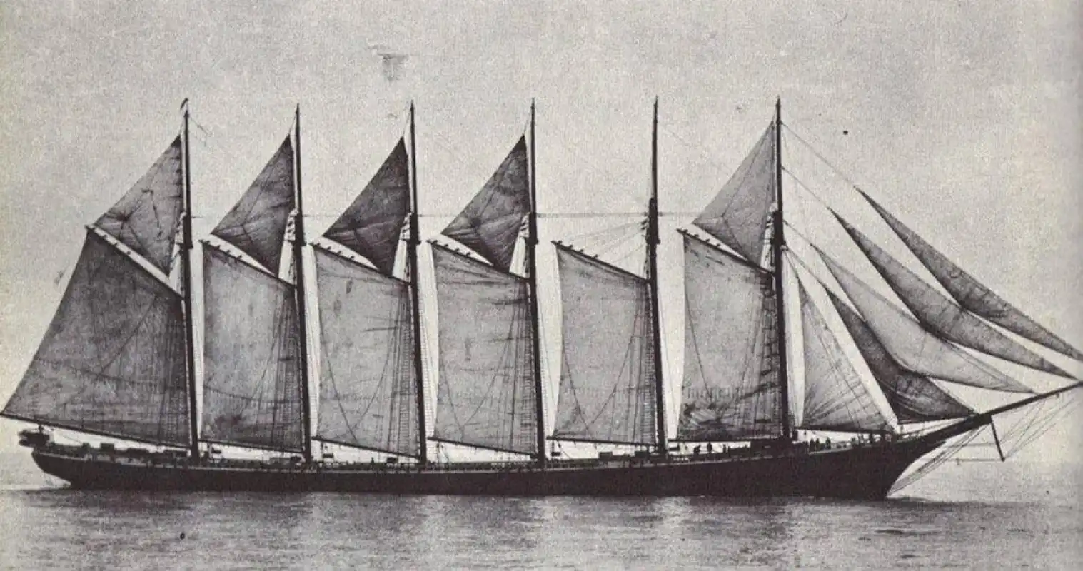 怀俄明号是一艘木制六桅纵帆船,由缅因州巴斯的珀西和斯莫尔公司于