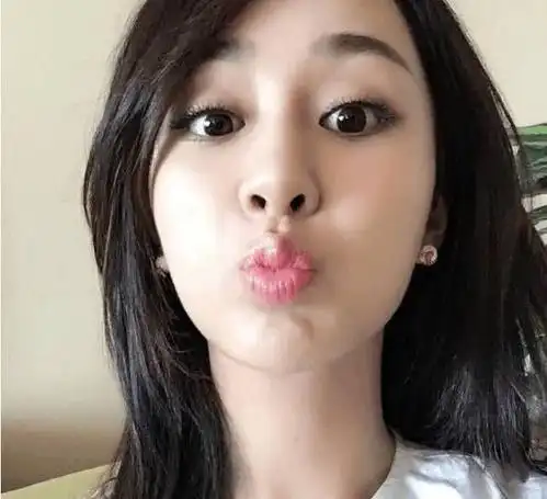 明星示范如何拍嘟嘴照:郑爽最自然,baby最到位,她最萌