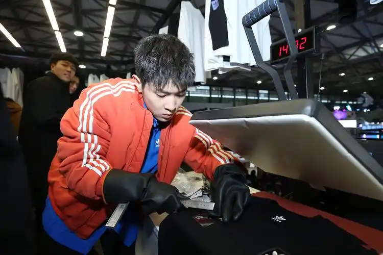 马伯骞自称住在外太空家,网友:富可敌国.__凤凰网