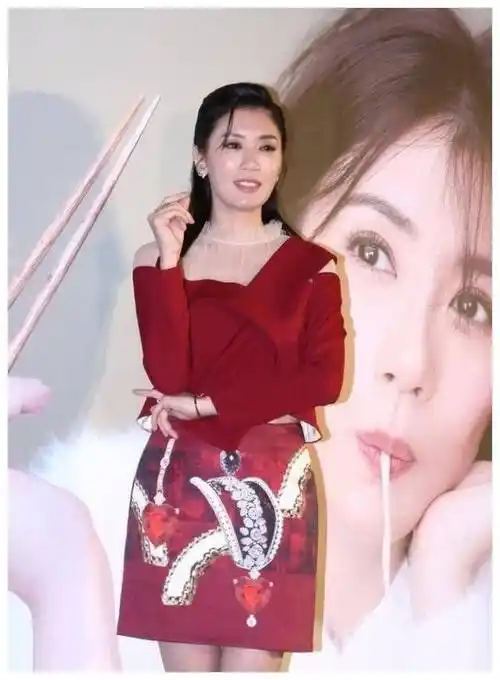 45岁贾静雯发福了?