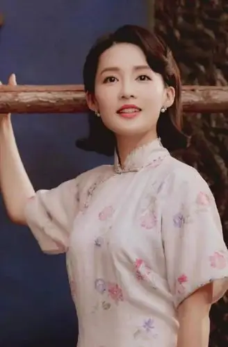 时尚在发展,女装多抢眼,"民国女校服",重走青春路