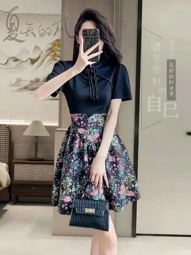 时尚女装新款中式拼接假两件连衣裙,独特的收腰设计