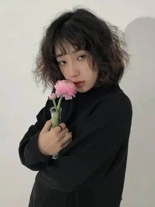 2022短发"烫全头",也能美美哒!_发型_中国_人类