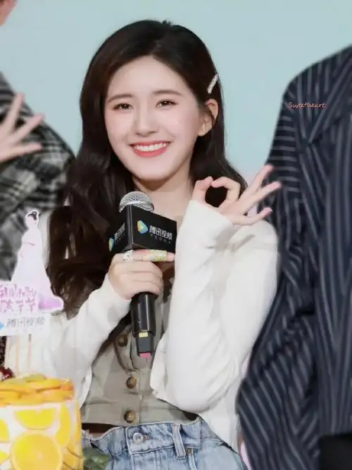 考古赵姐的花式比心009906999099(假装是爱心)#赵露思