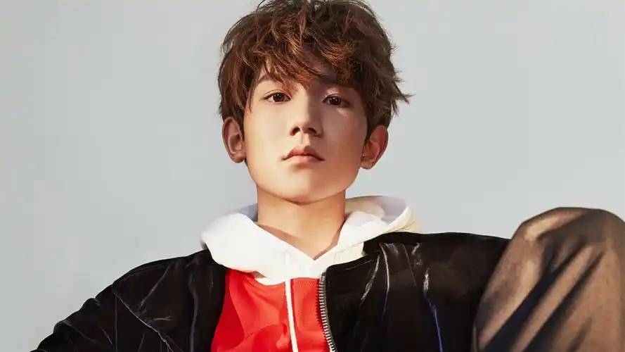 40m上传时间:2020-06-16壁纸标签:王源tfboys明星明星风尚壁纸封面图