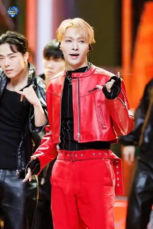 还有横版舞台照片9p另开贴指路张艺兴外网皇家翻译@张艺兴