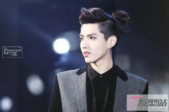 男生辫子发型扎辫子的男生超级帅