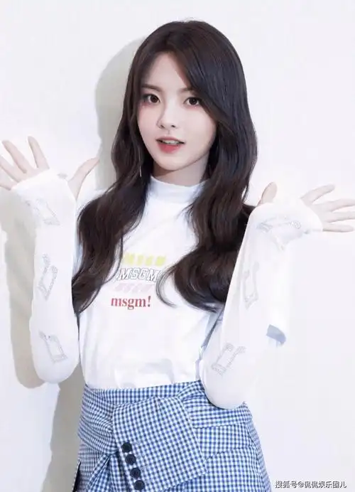 25岁杨超越,真性感啊!_个性_舞台_才能