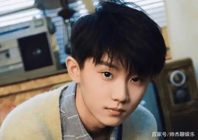 马嘉祺很有气质,嗓音特别,歌唱得好,性格可爱