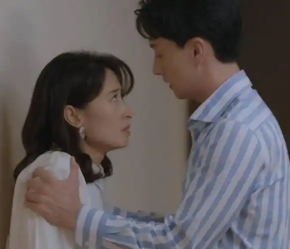 46了还演吻戏,而且有三条感情线,刘敏涛的戏路又有了新突破_安欣_陆泽