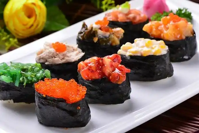 月见鳗鱼军舰寿司