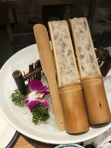 虾滑^比较有弹性,还不错.摆盘也是很新颖.