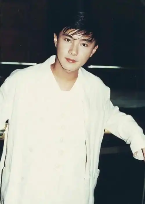 审美疲劳了?那来看看90年代的男明星颜值巅峰是什么样的吧