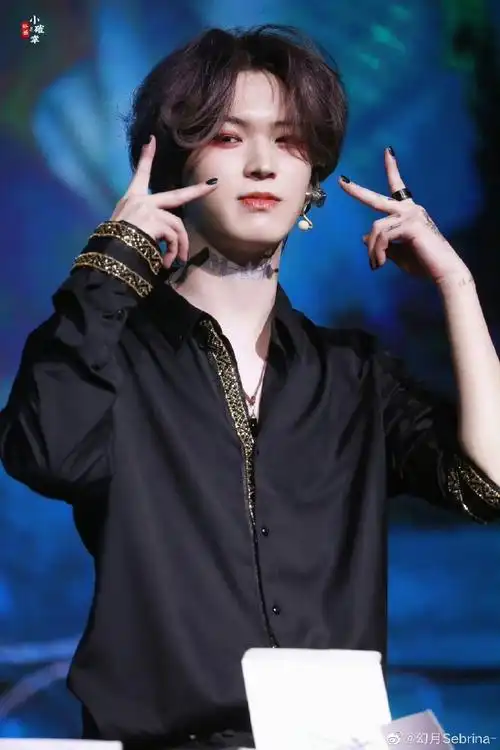 李希侃生日会氛围感生图##李希侃暗黑少年造型