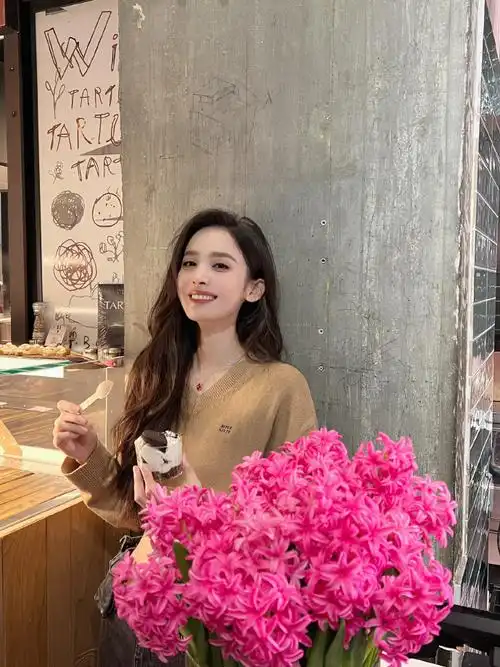 古力娜扎公开行程受期待,秀性感小蛮腰,嘟嘴卖萌宛如初恋_腾讯新闻