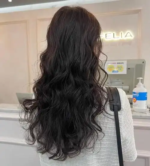 今年流行满头烫小卷发 最显发量的复古风烫发_女生烫发 - 美发站