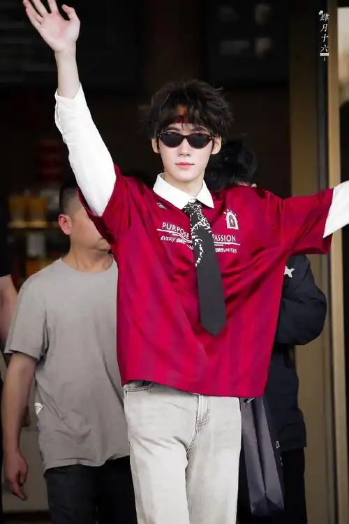 今日星拍放送##张真源跑男发带造型##奔跑吧