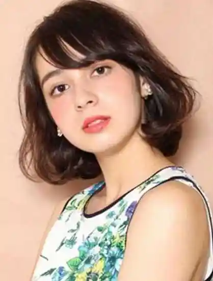 好看的女生斜刘海发型设计