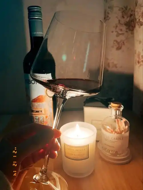 一个人喝酒氛围感也要满满