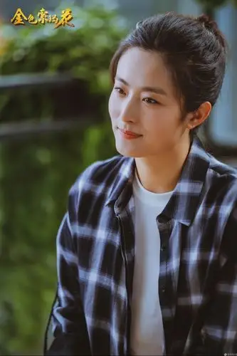 徐百慧金色索玛花定档1218导演力赞其拒绝替身敬业满分