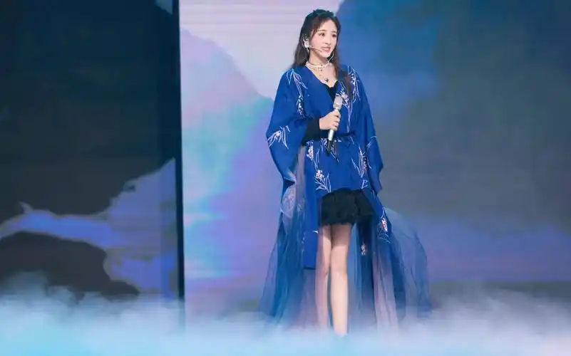 2021qq飞车年度总决赛 张含韵  丹青墨绿> 极速战姬> 完整版