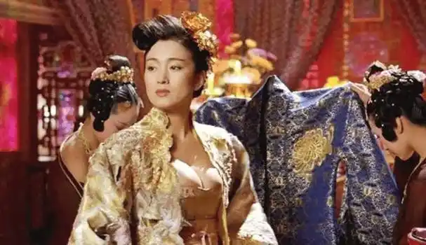 盘点那些真空上阵的女星,古力娜扎算尺度较大,还有多名不分上下