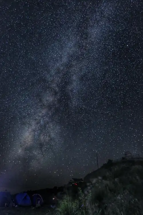 露营牵牛岗,看银河缓缓横过夜空