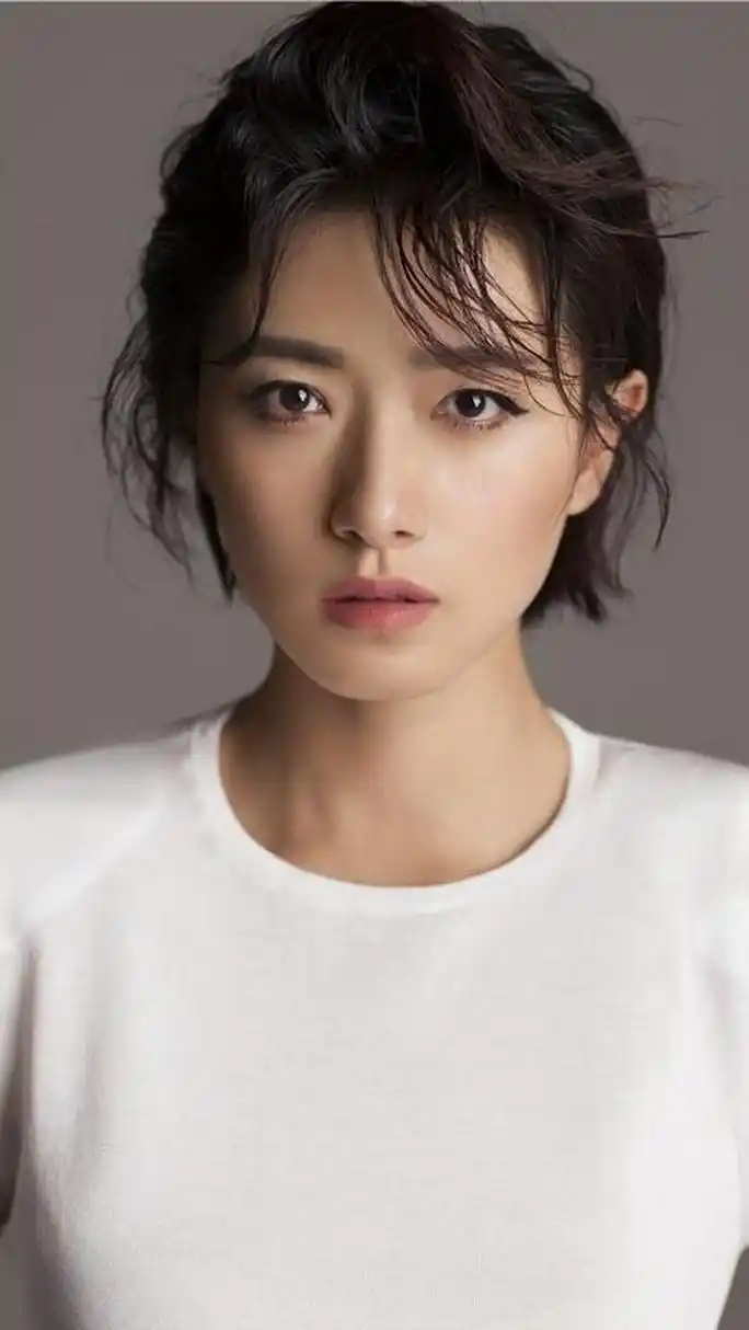 万茜精美壁纸,笑容甜美,眼睛灵动有活力,真的很美很美