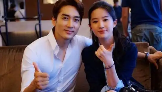 宋承宪再晒与刘亦菲合照 网友大呼:太养眼了