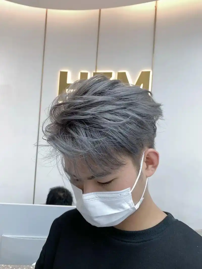 男士染发 亚麻灰棕色 偏灰奶茶色系很显白 男生不烂大街不撞款的颜色