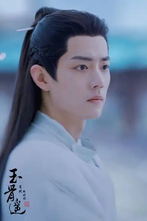 肖战时影的伞上有花##肖战时影白衣撑伞海报##肖战说时影此生从未言