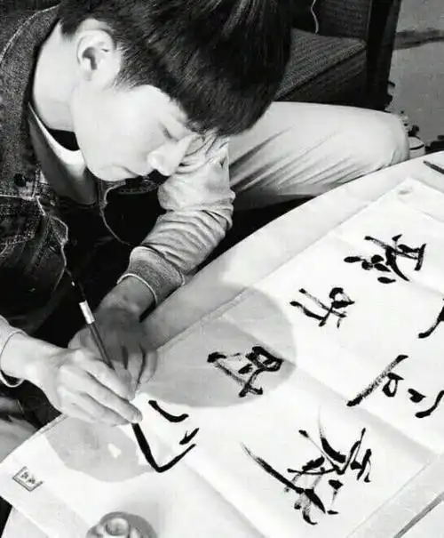 有一种签名叫做张一山,自带放大镜,真爱粉都懵逼了!