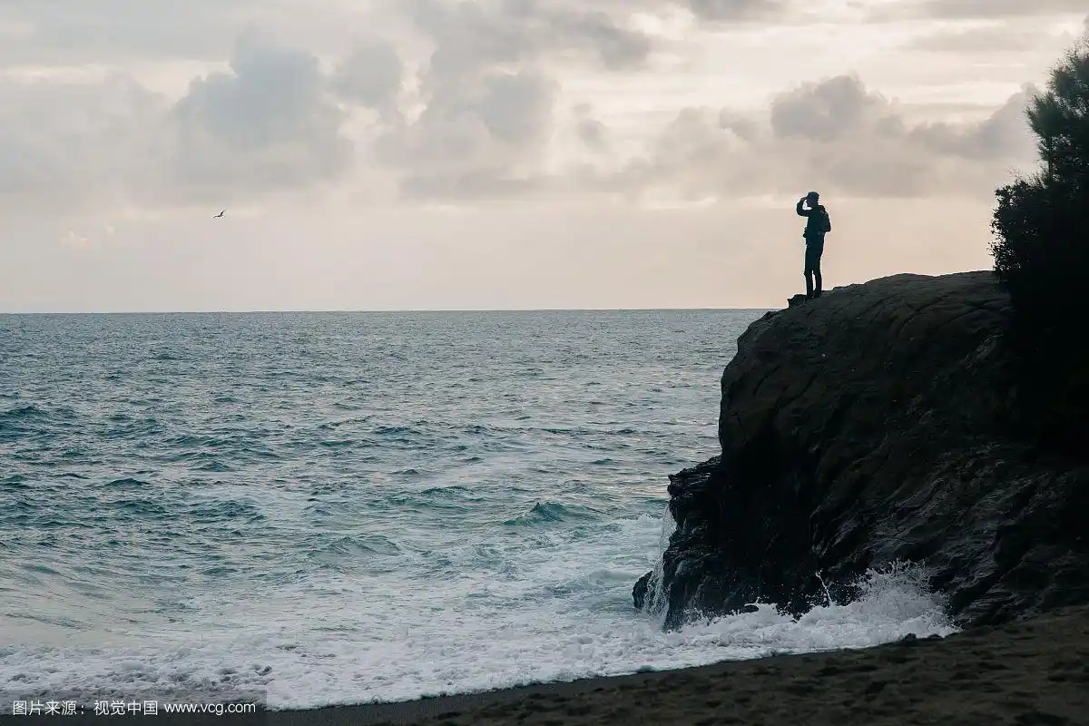 看海的背影