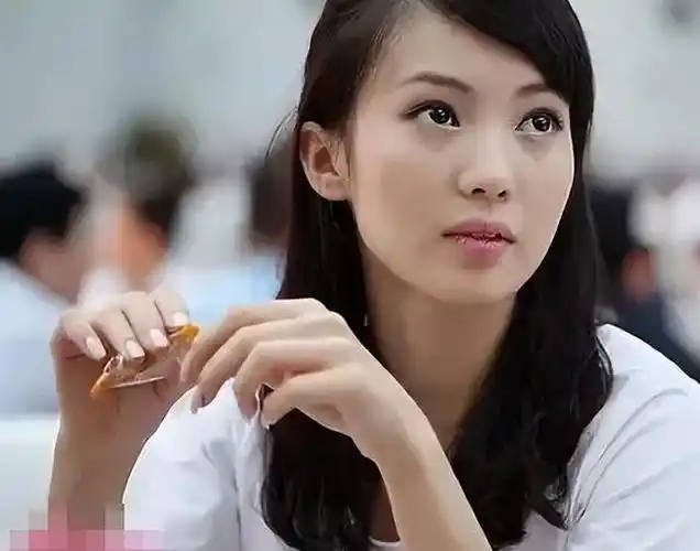 金晨12年前原来长这样!天庭饱满"地阁方圆",和现在简直判若两人