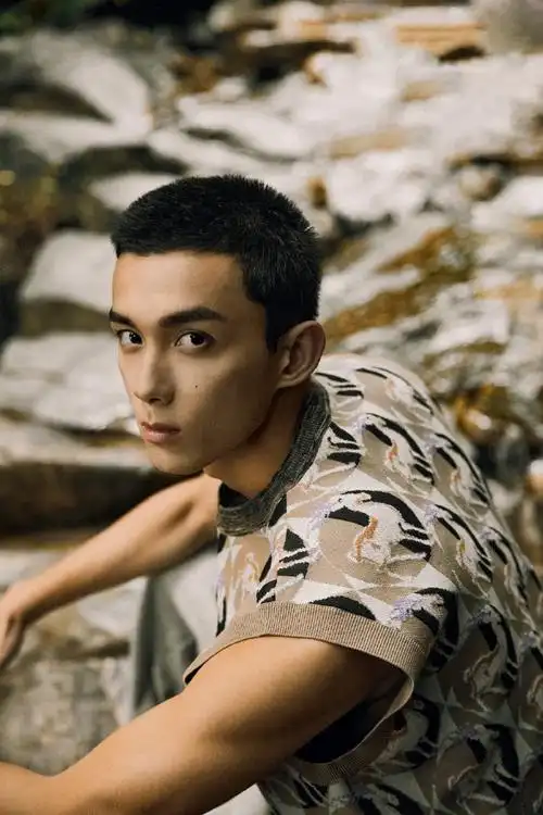 * 吴磊 Ⅹ 乘风磊子的短发真的有着别样的魅力和苏感  愈发成熟硬朗的