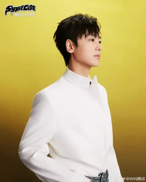 魏巡超话我们用各种方式,不断拼凑某些短暂的快乐;我们所做的一切,也