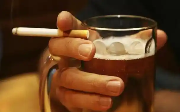 5种行为或会加速男人衰老:抽烟喝酒只排第4,希望你一个都不占