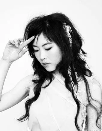 超女发片反应不一李宇春疯抢王媞无人问津图