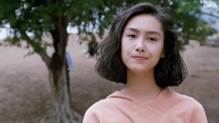 回顾52岁朱茵现状曝光:住深山残屋,开97年车,自由自在