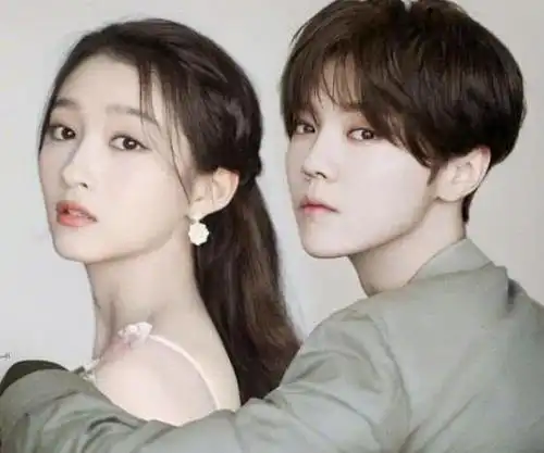 关晓彤花式秀恩爱你的西装我的手提包甜到掉牙