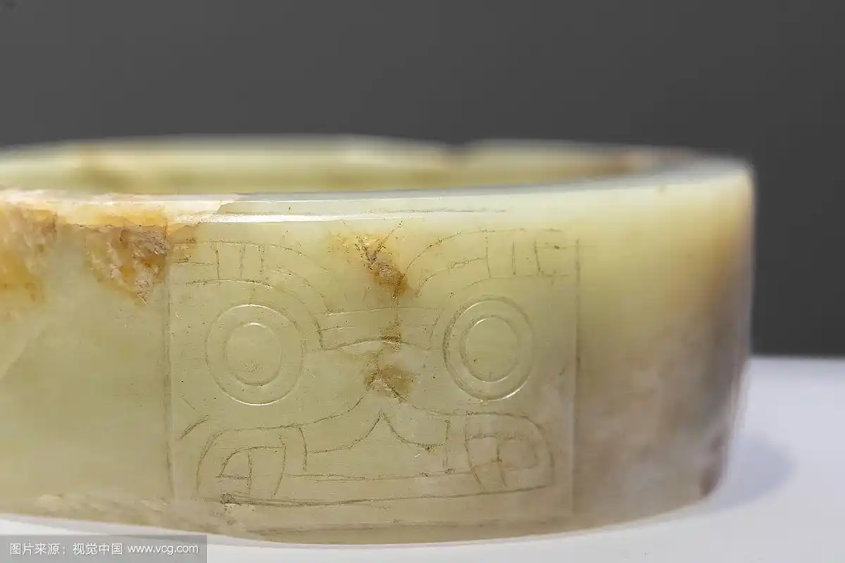 南京博物院藏国家一级文物良渚文化时期兽面纹镯形琮