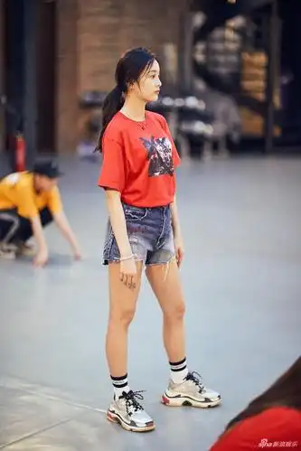 火箭少女101排练花絮曝光 专心致志挥汗如雨