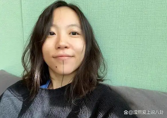 窦靖童:罕晒近照,素颜无明星包袱,形象气质和王菲反差极大