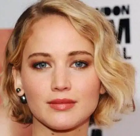 绅士,含蓄,复古,高贵等的词汇,在服饰,发型等方面,英伦风格也是比较