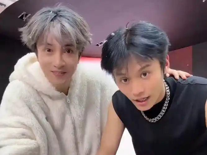 薛之谦做客小杨哥直播间-却让小杨哥自己报价-没想打爆出来的价格直接