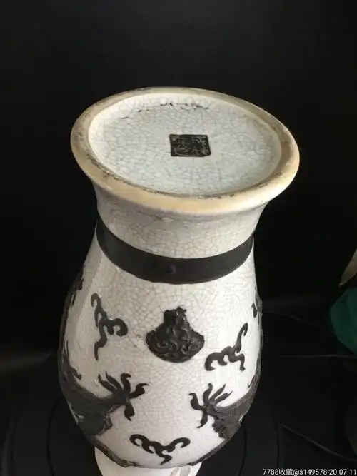 民国仿哥窑花瓶